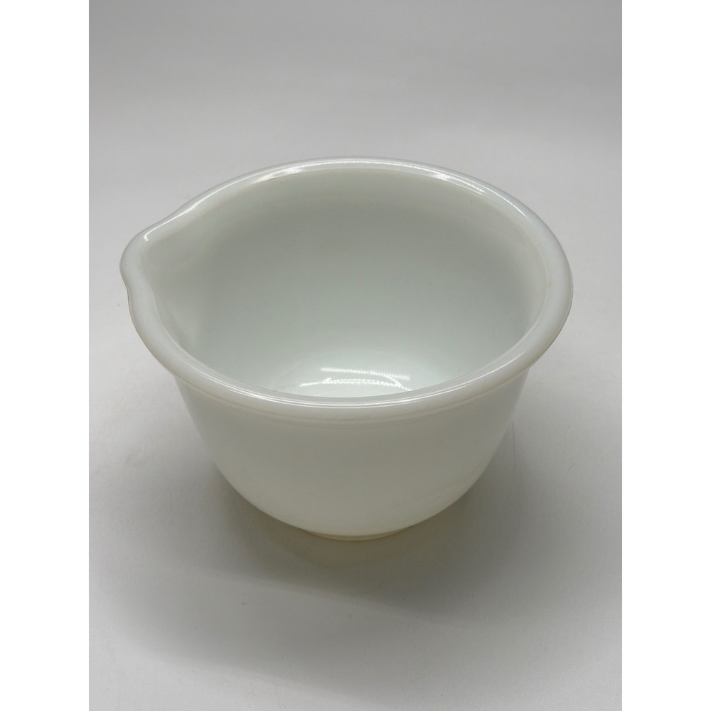 Hamilton Beach‎ White Mixing Bowl Spout Racine Wisconsin Vintage Kitchenware